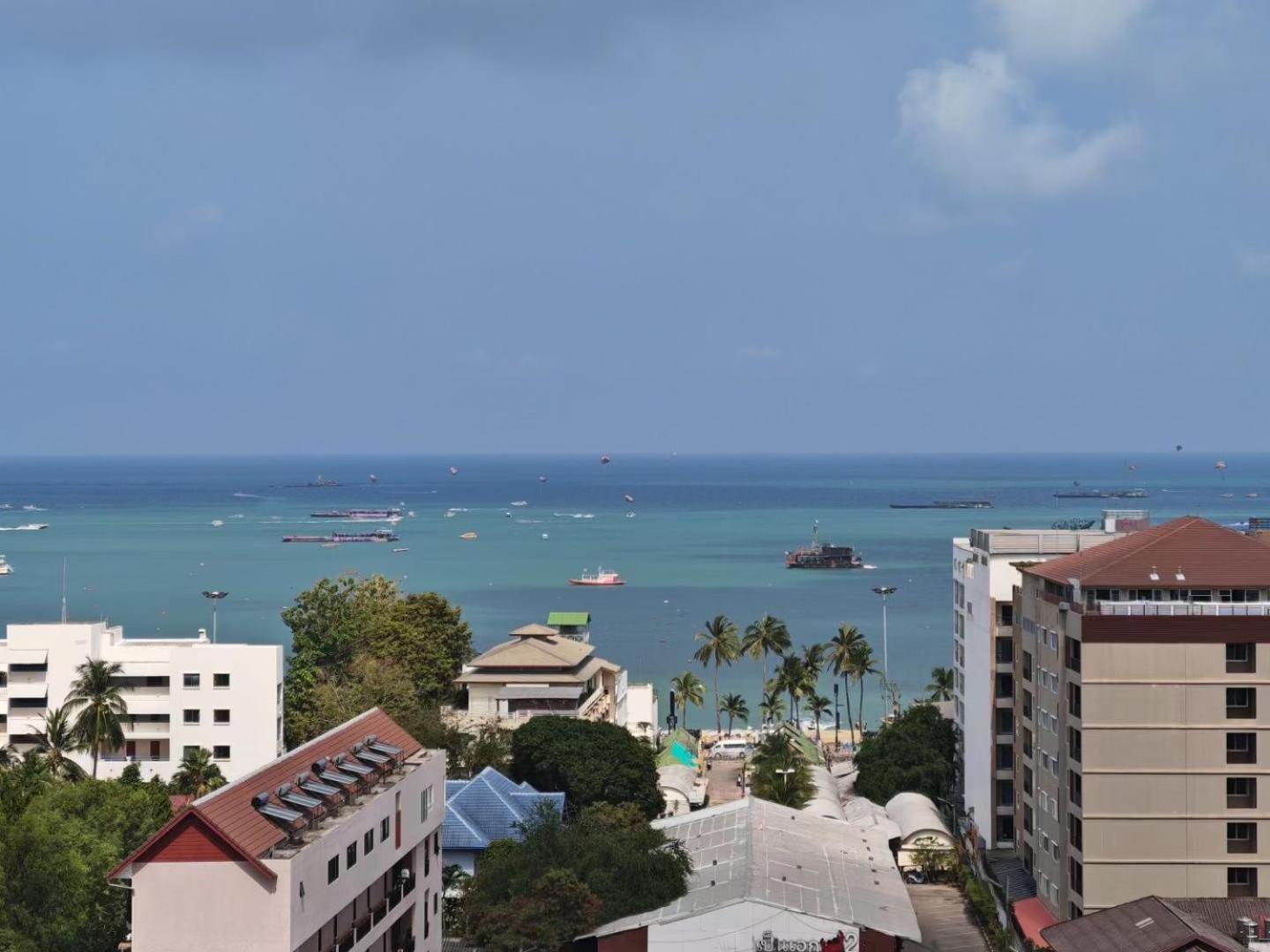 The Base Prime Apartment Pattaya Bagian luar foto