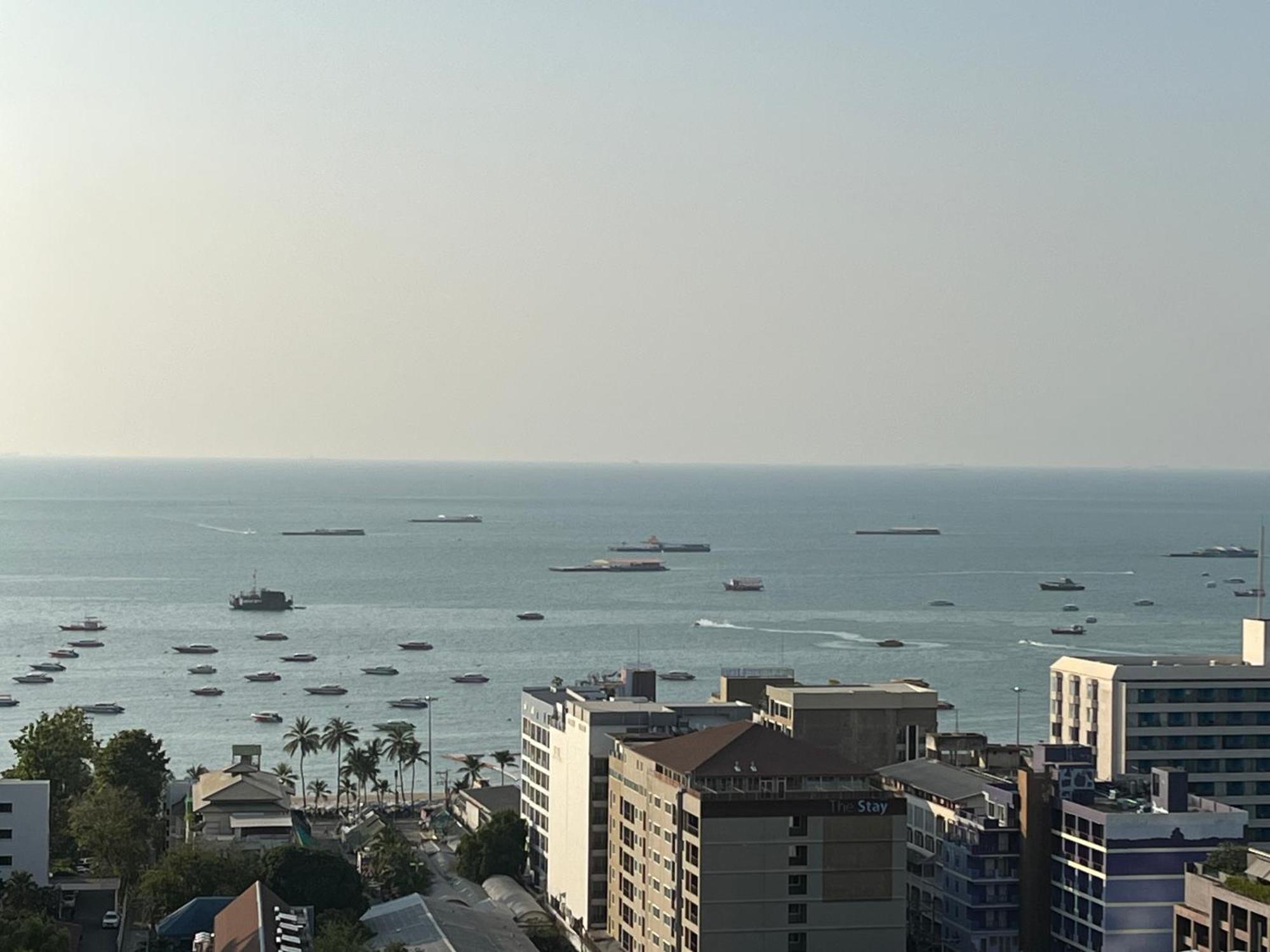 The Base Prime Apartment Pattaya Bagian luar foto
