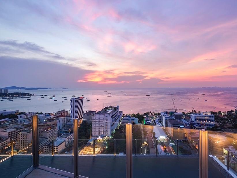 The Base Prime Apartment Pattaya Bagian luar foto