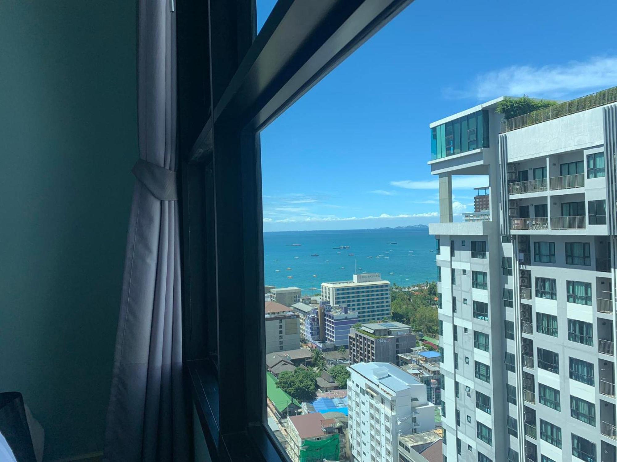 The Base Prime Apartment Pattaya Bagian luar foto