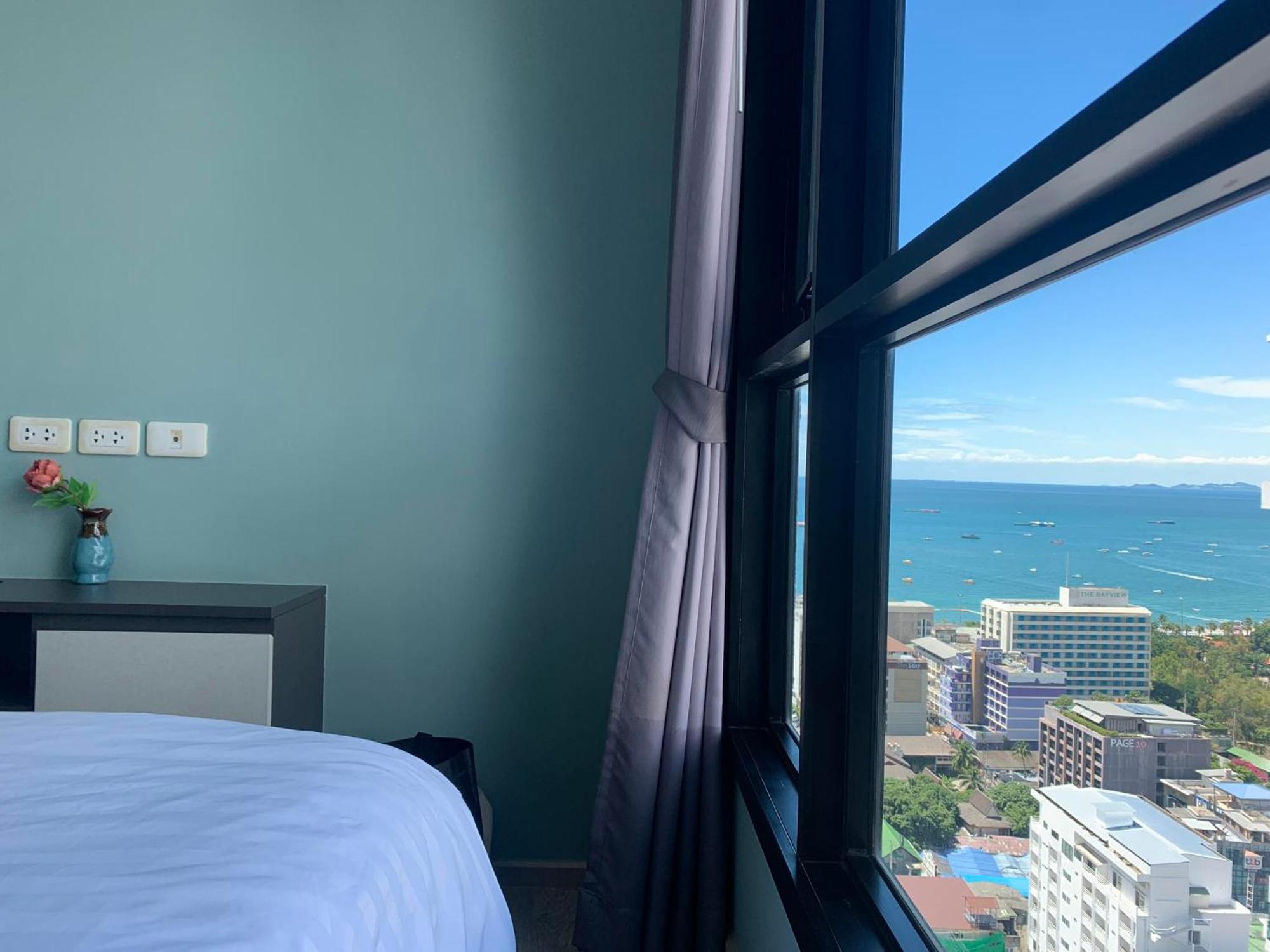 The Base Prime Apartment Pattaya Bagian luar foto