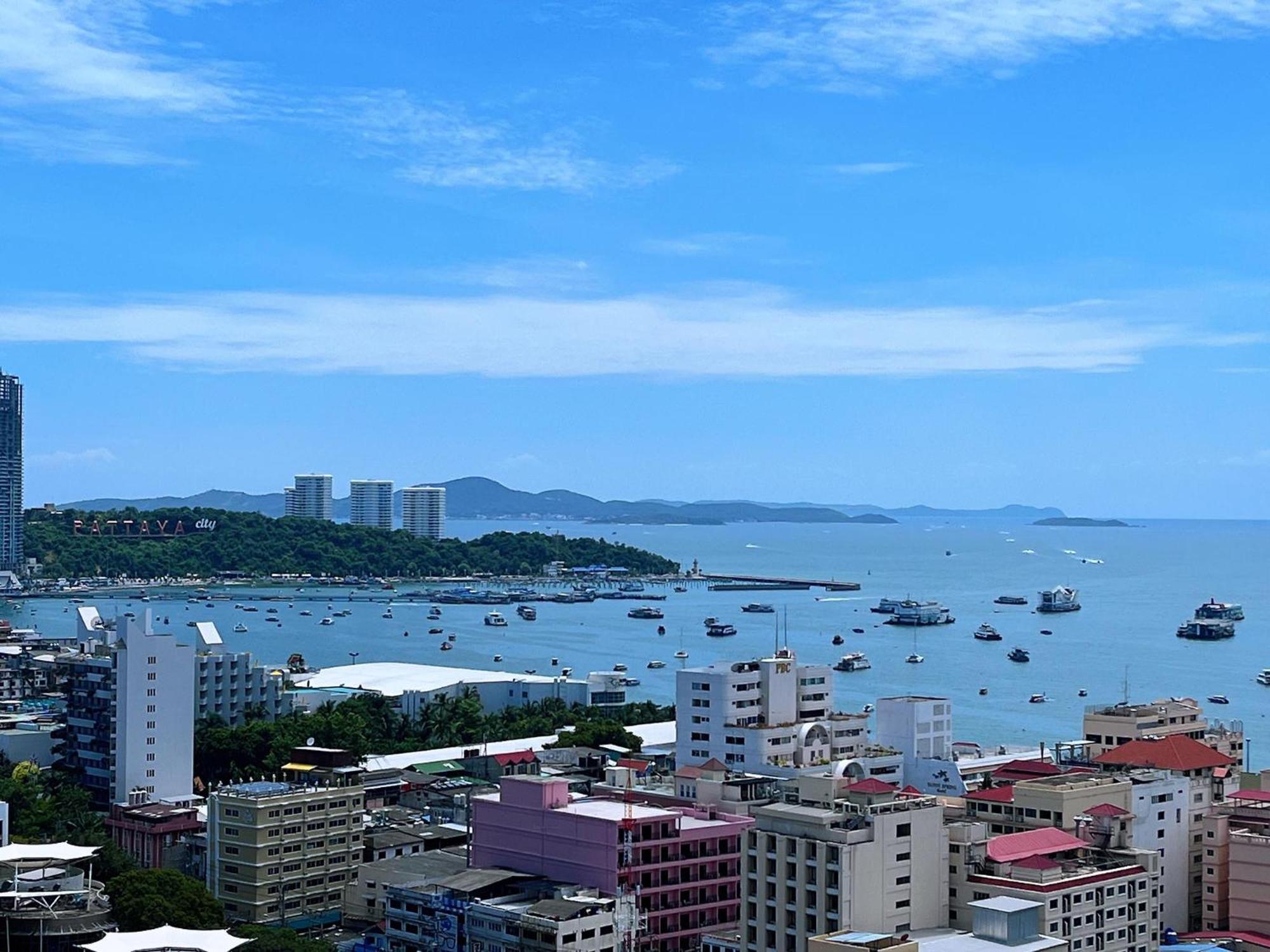 The Base Prime Apartment Pattaya Bagian luar foto