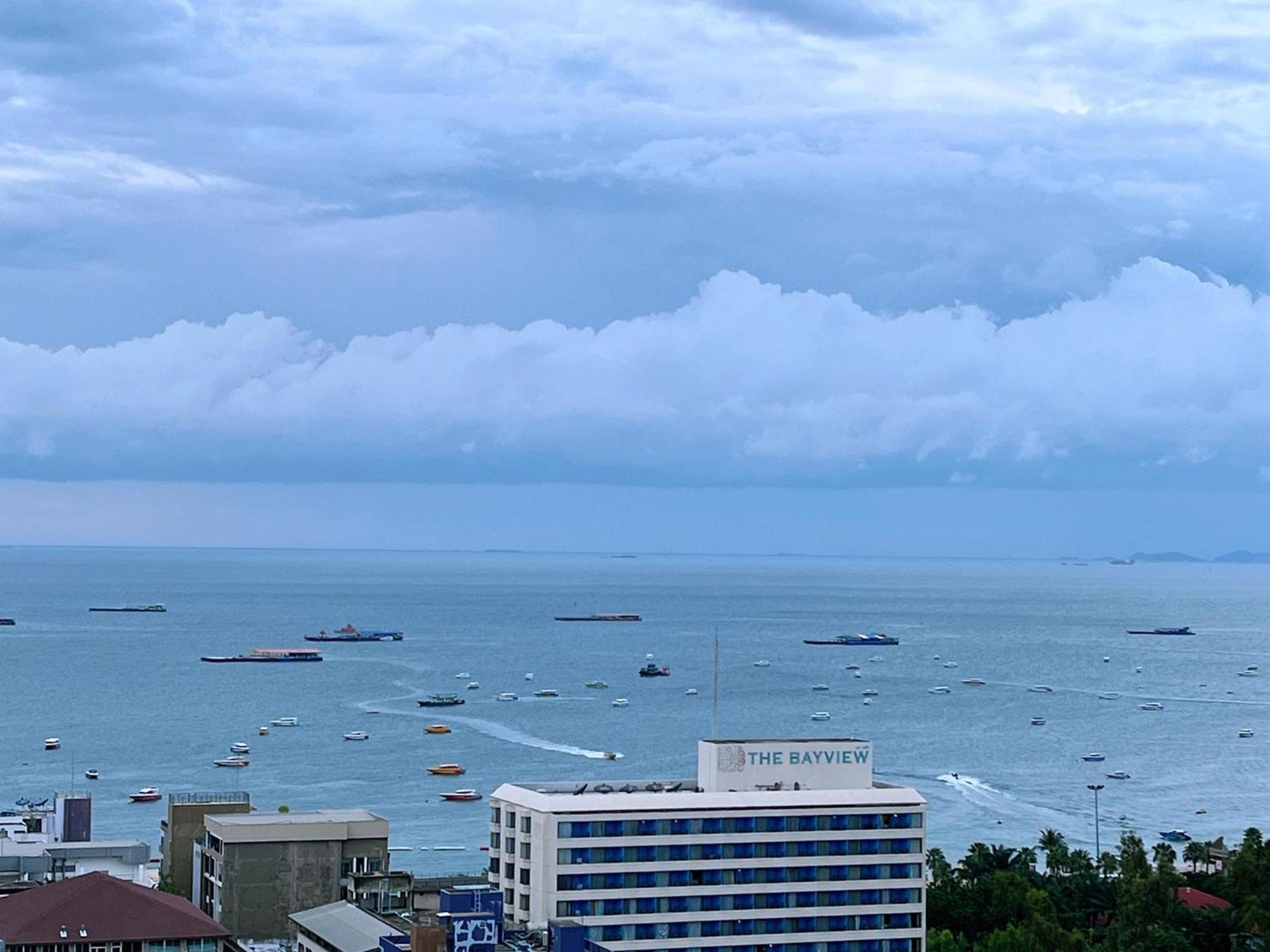 The Base Prime Apartment Pattaya Bagian luar foto