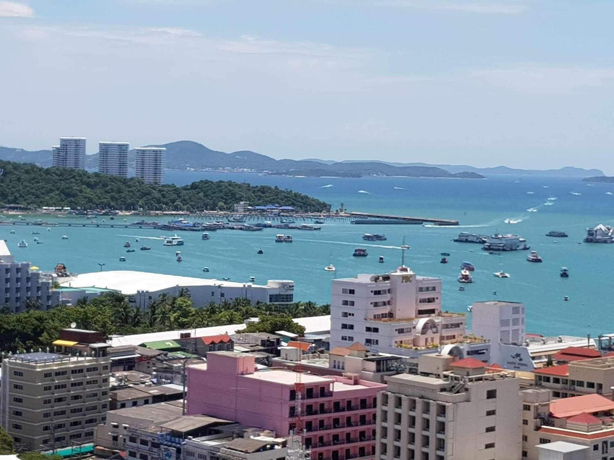 The Base Prime Apartment Pattaya Bagian luar foto