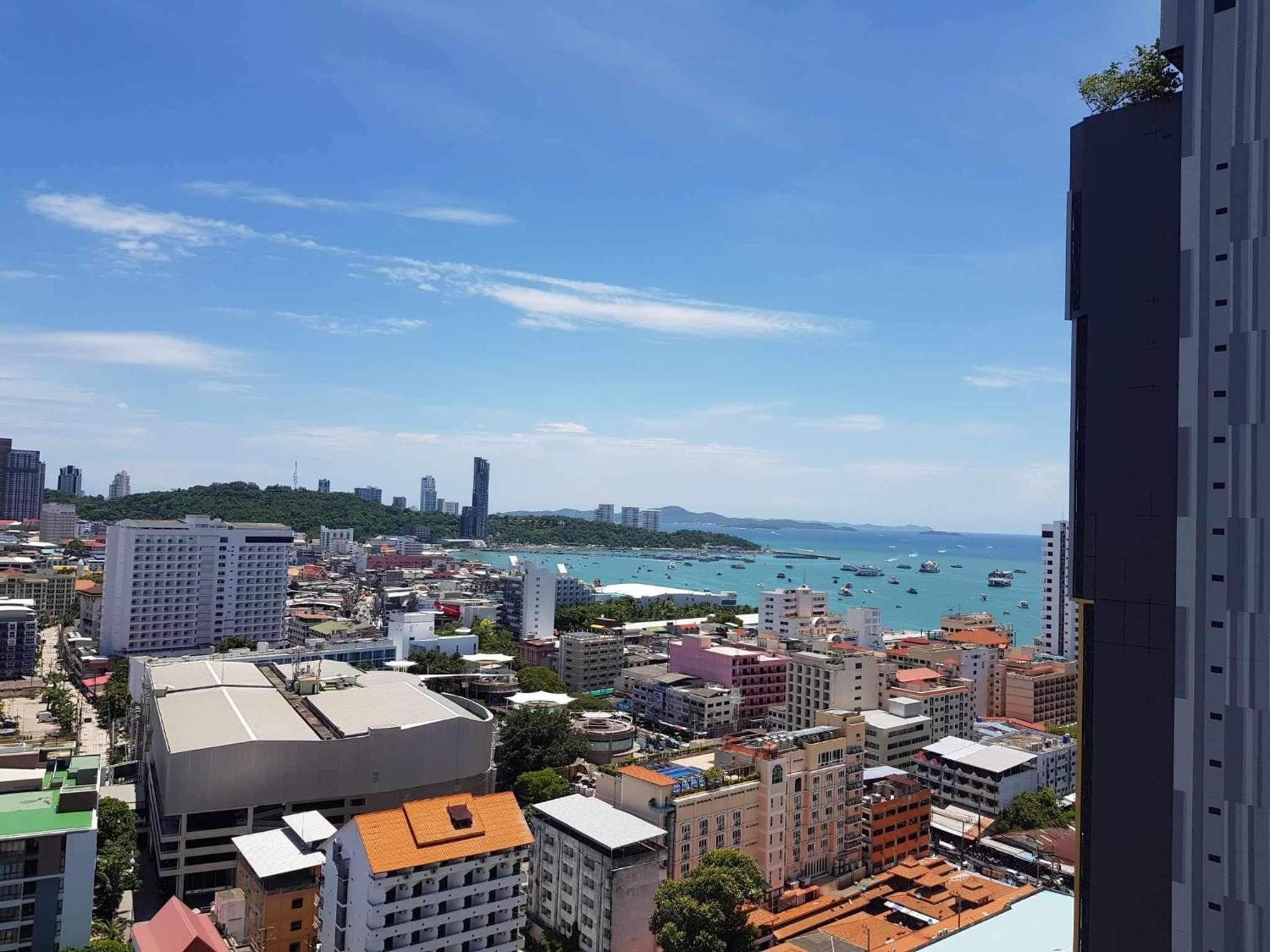 The Base Prime Apartment Pattaya Bagian luar foto